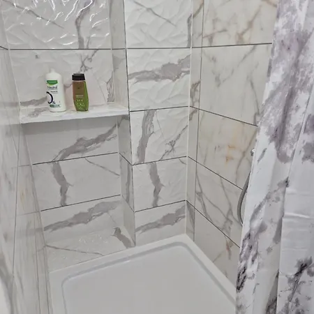 Mały Pokój Z Aneksem Kuchennym I łazienką Apartamento