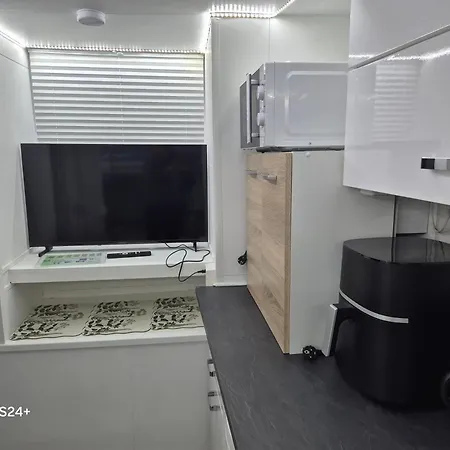 Apartamento Mały Pokój Z Aneksem Kuchennym I łazienką