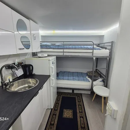 Mały Pokój Z Aneksem Kuchennym I łazienką Apartamento *